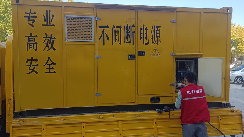 裕安柴油发电机组和UPS电源配合使用时，如何避免切换过程中的电力中断？
